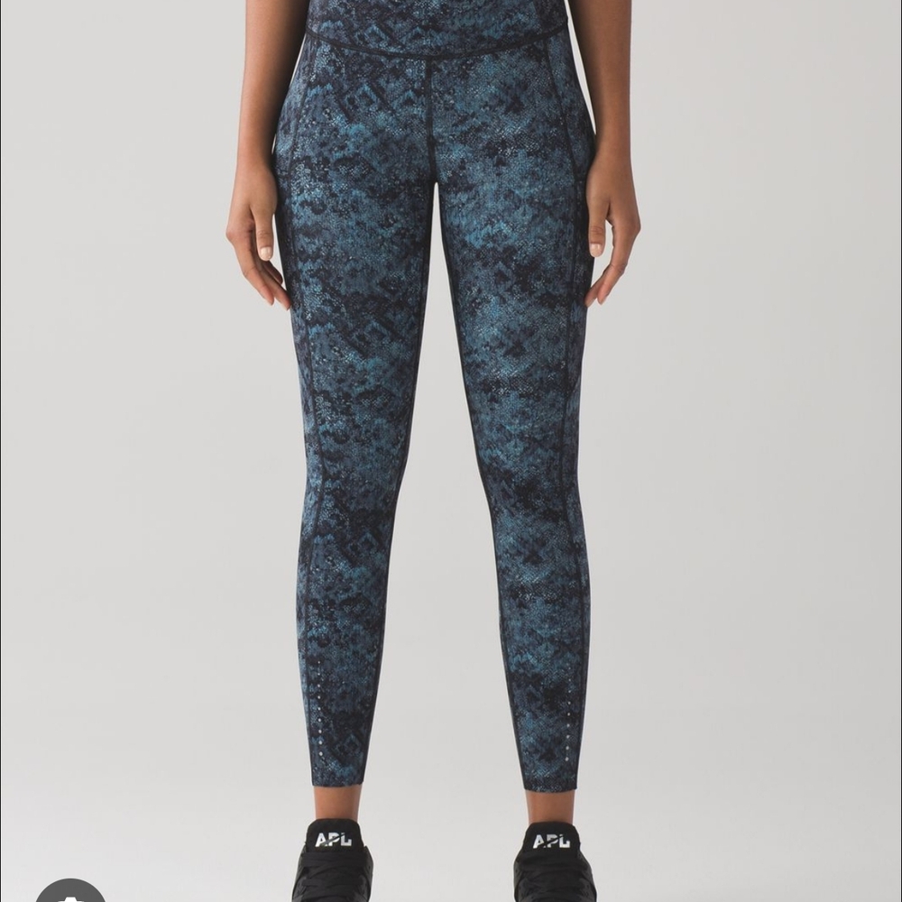 Women's Lululemon Fast And Free Blue Patterned Leggings size 10
